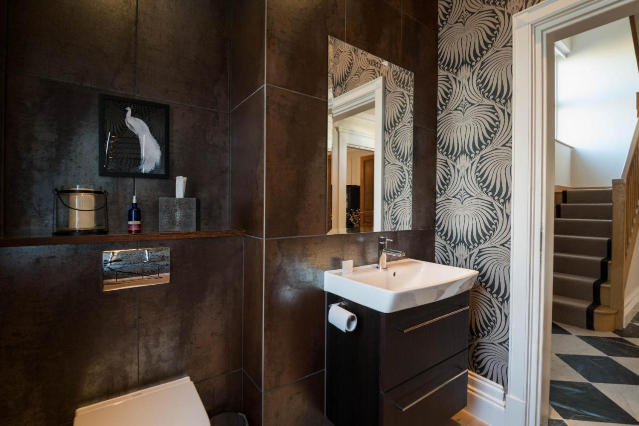 Breathtaking Putney Home With Gorgeous Garden Richmond  Exteriör bild