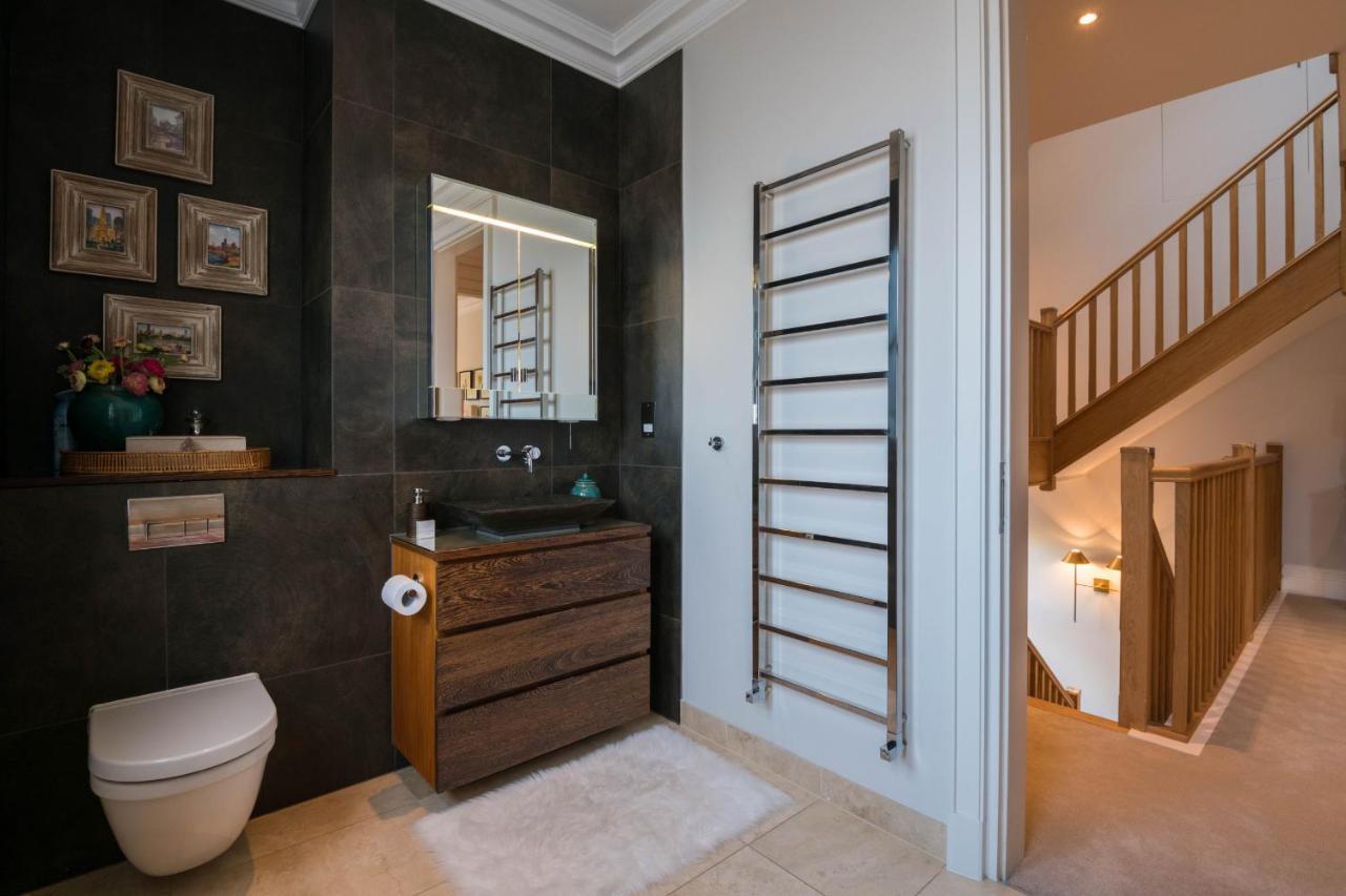 Breathtaking Putney Home With Gorgeous Garden Richmond  Exteriör bild