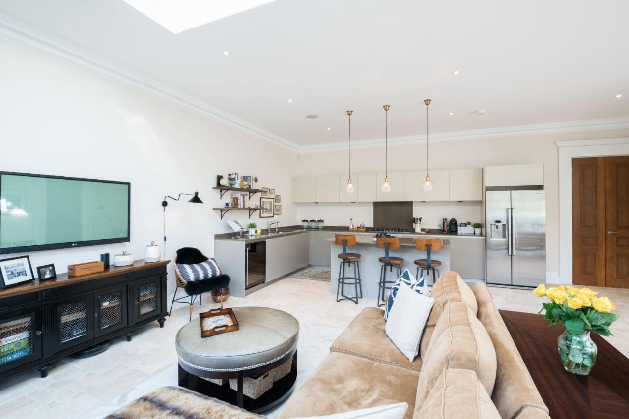 Breathtaking Putney Home With Gorgeous Garden Richmond  Exteriör bild