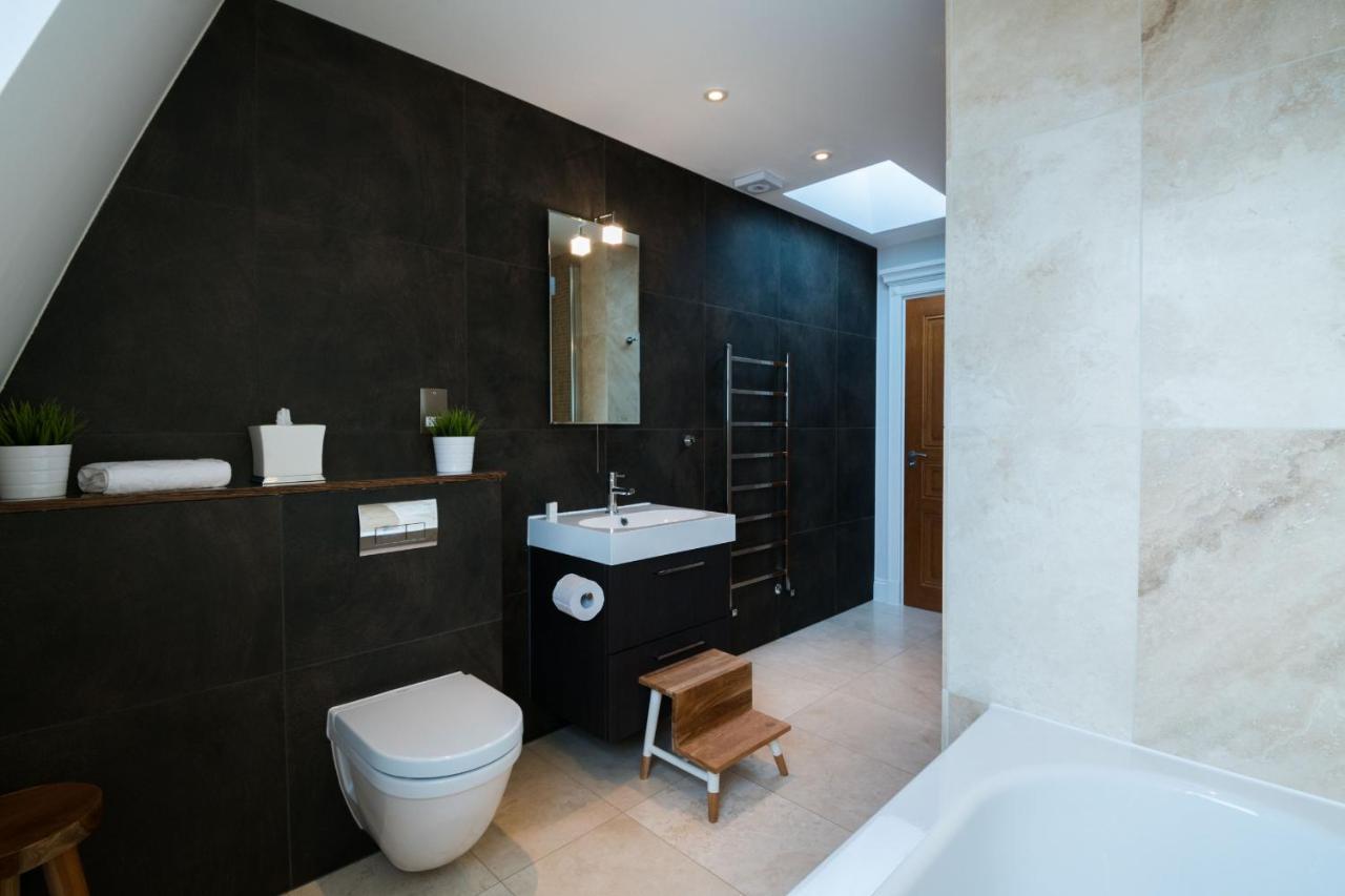 Breathtaking Putney Home With Gorgeous Garden Richmond  Exteriör bild